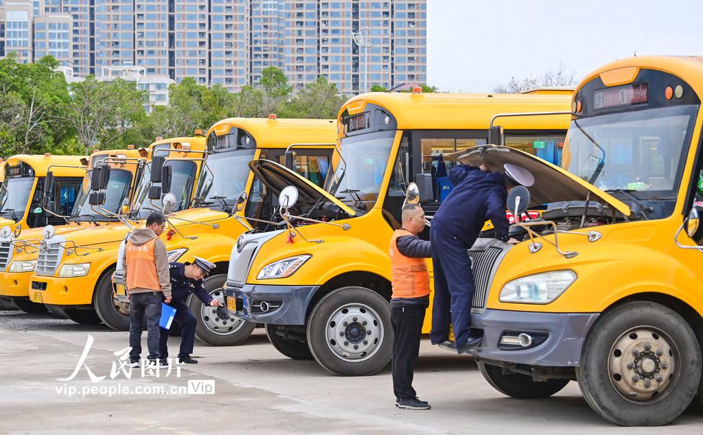 ���У��ӭ��ѧ